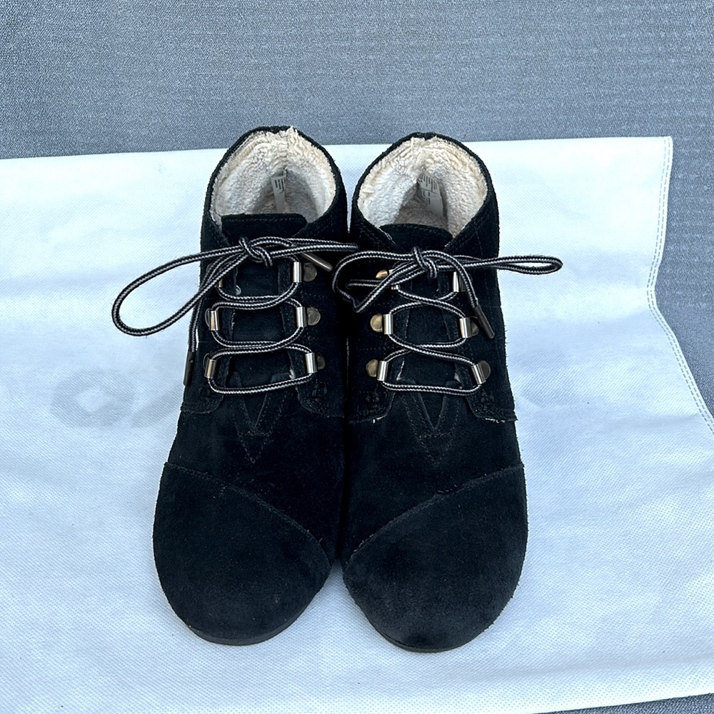 Toms 7.5 Suede Wedge Bootie - Picture 1 of 8